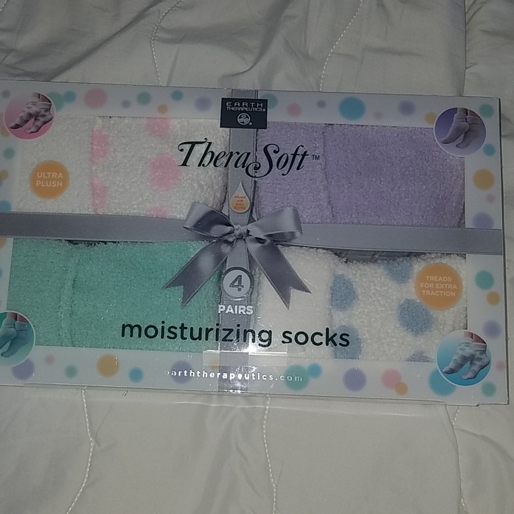 Earth the rapeutics Tbera Soft moisturizing socks